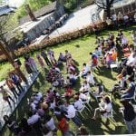 CasaOz - festa di gruppo nel cortile della casa