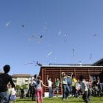 CasaOz - Momenti di gioco nel cortile della casa