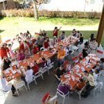 CasaOz - Pranzo di gruppo nel cortile della casa