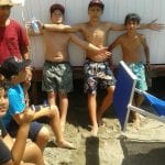 CasaOz - i ragazzi in posa sulla spiaggia