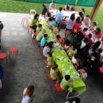 CasaOz - un bel pranzo di gruppo in cortile