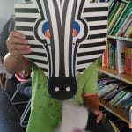 CasaOz - bambino divertito mascherato da zebra
